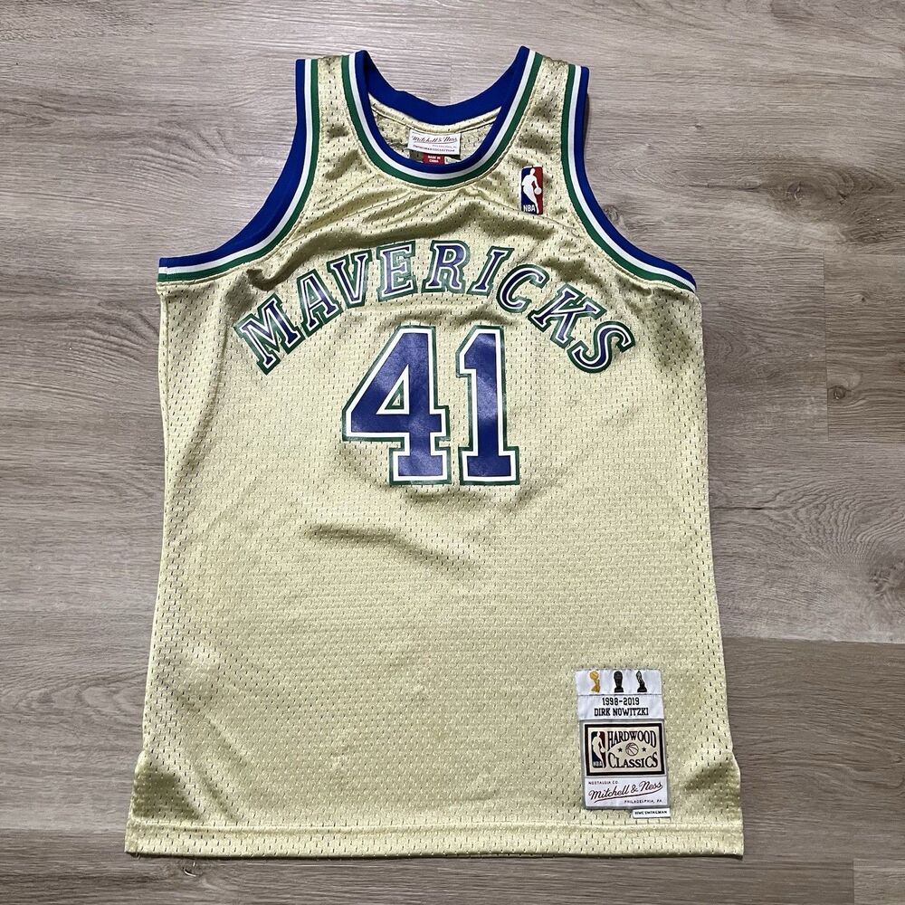 Mitchell & Ness Mavericks Jersey Mens Medium Gold #41 Dirk Nowitzki NBA Swimgman